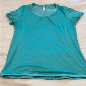 LUCY activewear tee